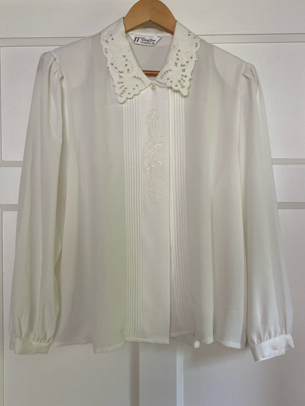 Vintage Embroidered and Lace Detailed Blouse